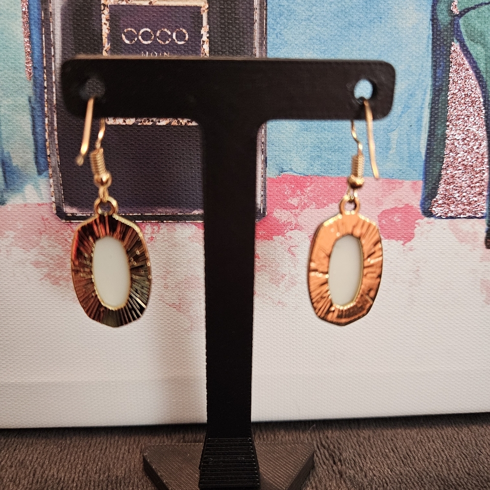 Jasmine Lane Jewelry Dangle Earrings Gold Tone Faux Natural Stone J1-3371 - Picture 3 of 5